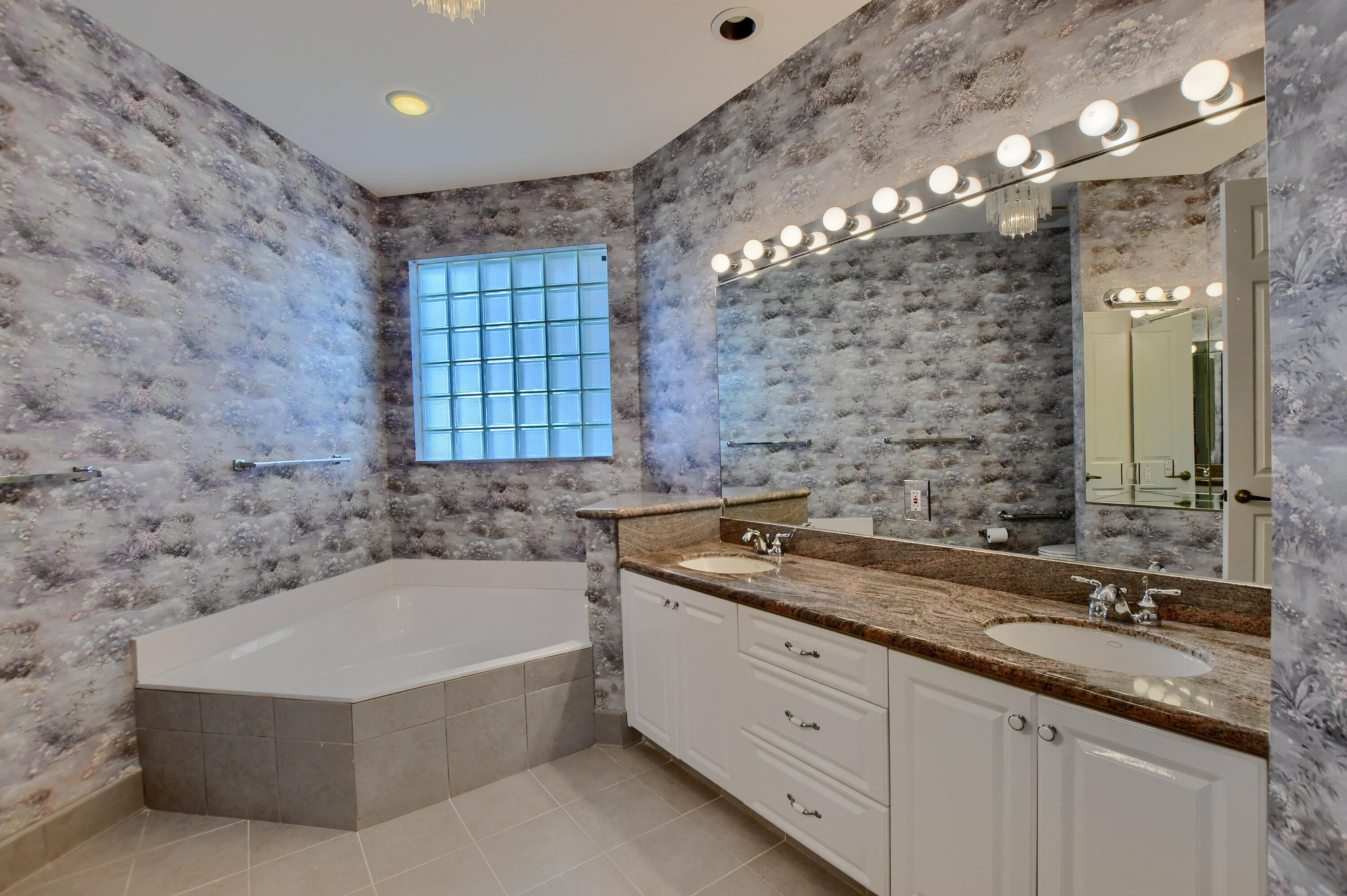 6454 Brava Way Boca Raton, FL 33433 - Photo 13 of 43 28_ebf_5980-hdr(5)