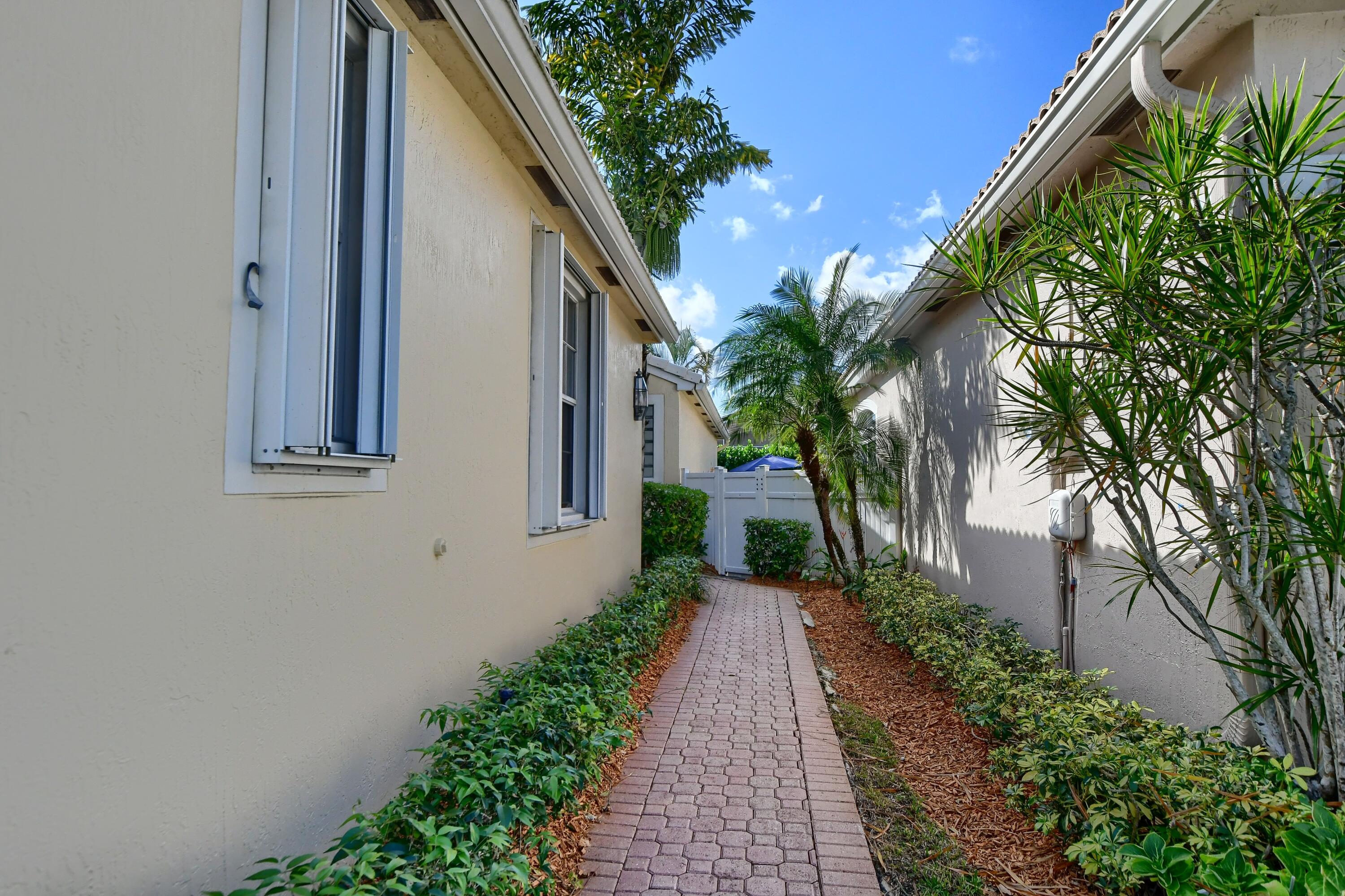 6454 Brava Way Boca Raton, FL 33433 - Photo 3 of 43 14_ebf_5910-hdr(5)