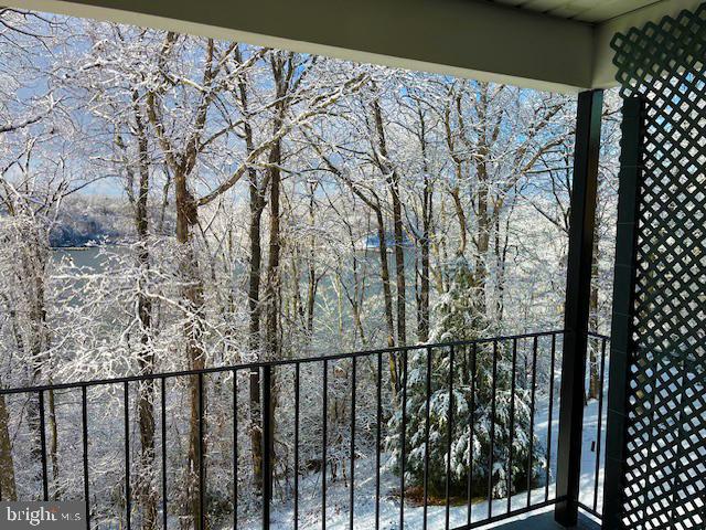 2900 Shipmaster Way, Unit 312 Annapolis, MD 21401 - Photo 34 of 56 a view of a balcony with wooden fence