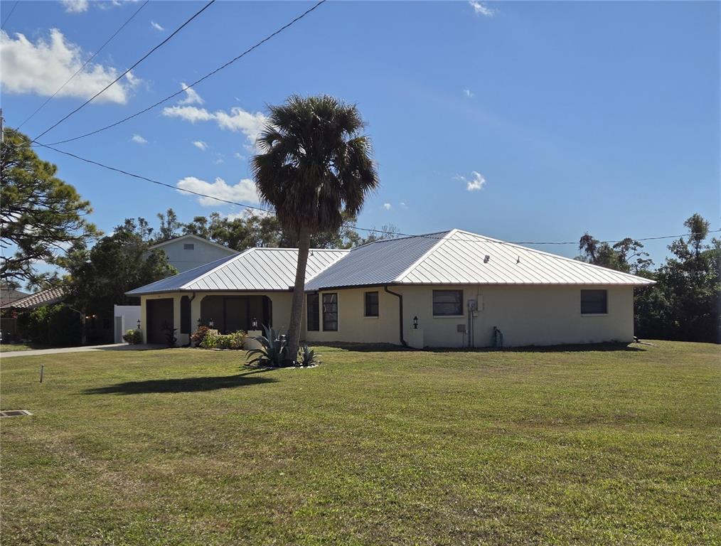 3534 Tundra Road Venice, FL 34293 - Photo 2 of 43 a front view of a house with garden