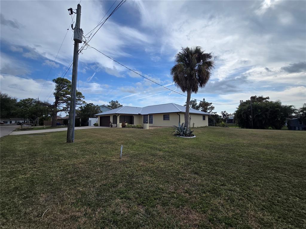 3534 Tundra Road Venice, FL 34293 - Photo 34 of 43 a front view of a house with garden