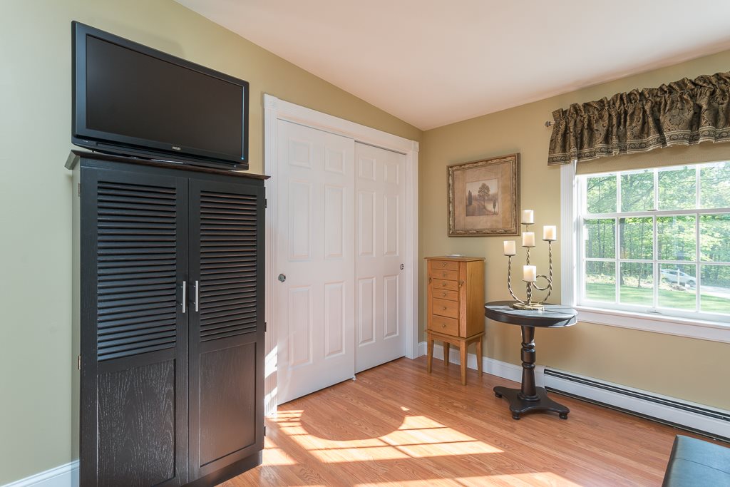 657 4th Range Road Pembroke, NH 03275 - Photo 12 of 35 Gallery Image 12