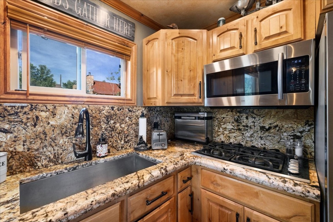19 East Hanson Road Keystone, CO 80435 - Photo 8 of 24 a kitchen with granite countertop a sink and a stove