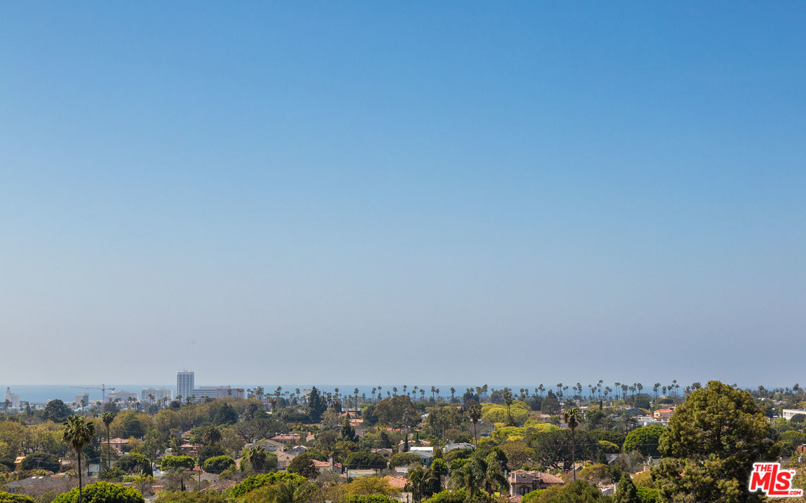 905 Berkeley Street Santa Monica, CA 90403 - Photo 2 of 21