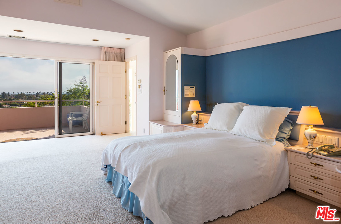 905 Berkeley Street Santa Monica, CA 90403 - Photo 12 of 21