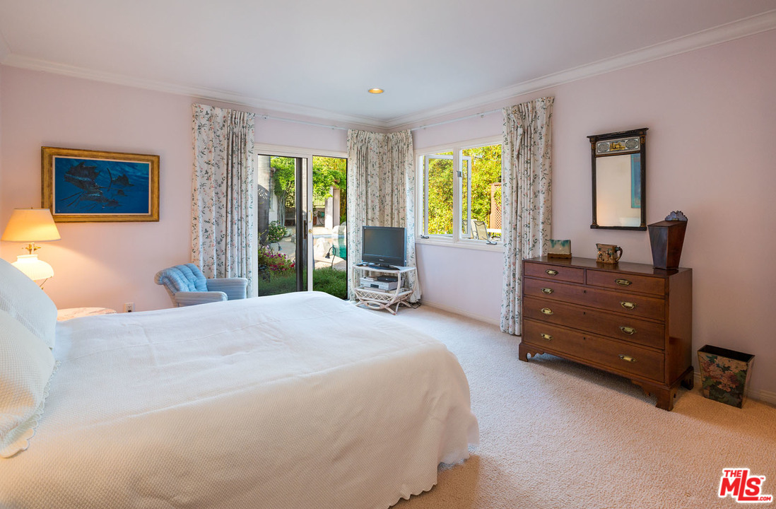 905 Berkeley Street Santa Monica, CA 90403 - Photo 16 of 21