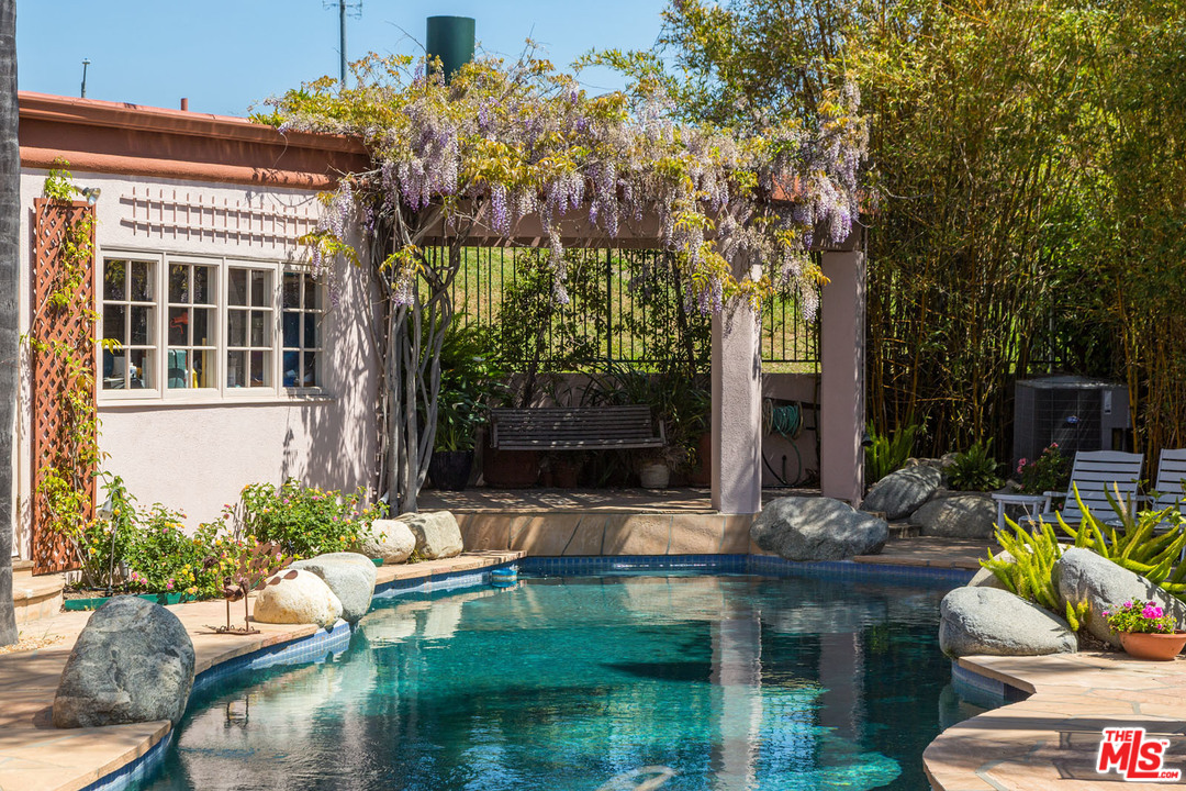 905 Berkeley Street Santa Monica, CA 90403 - Photo 18 of 21