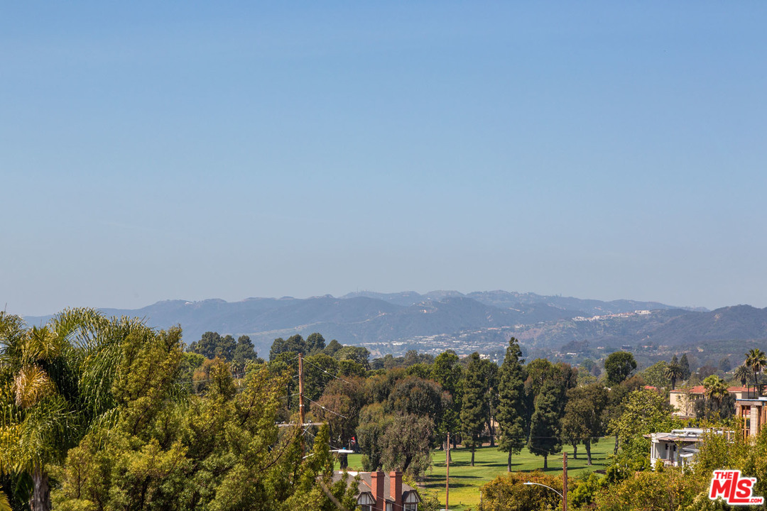 905 Berkeley Street Santa Monica, CA 90403 - Photo 4 of 21