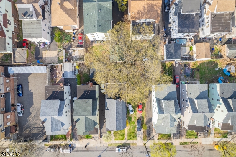 189 Scheerer Avenue Newark, NJ 07112 - Photo 26 of 30 a city street filled with traffic