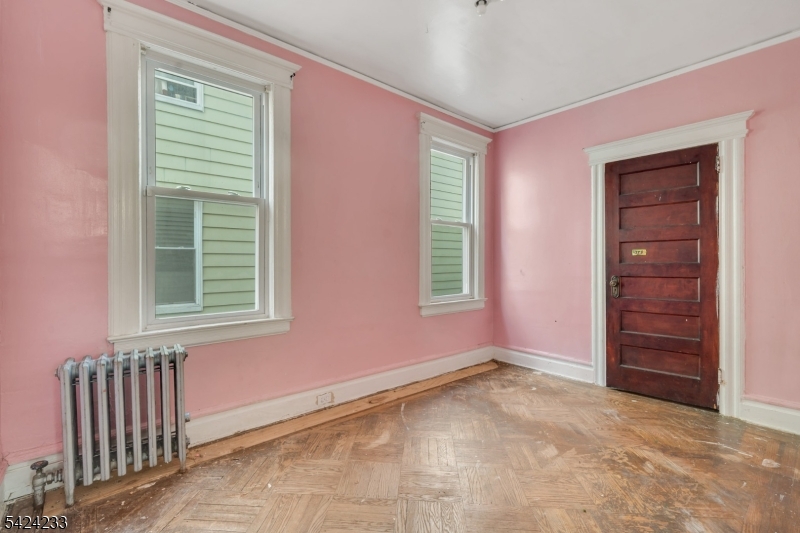 189 Scheerer Avenue Newark, NJ 07112 - Photo 4 of 30 an empty room with windows