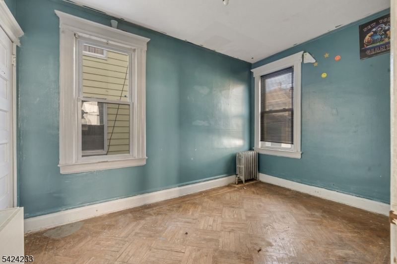 189 Scheerer Avenue Newark, NJ 07112 - Photo 5 of 30