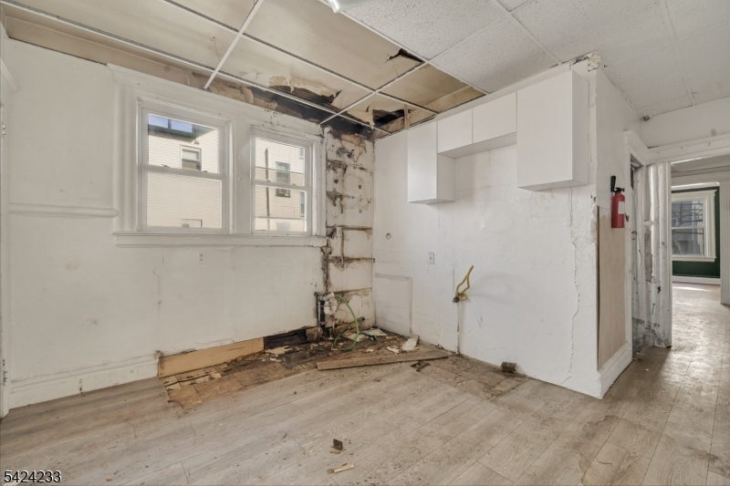 189 Scheerer Avenue Newark, NJ 07112 - Photo 7 of 30 a view of a garage