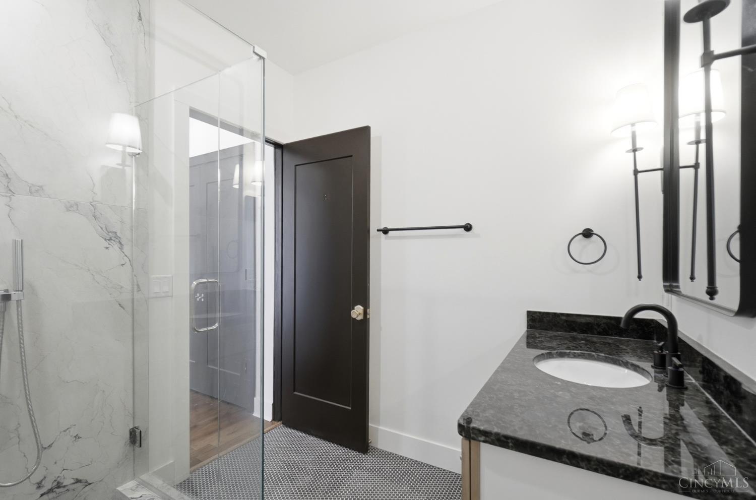 607 Main Street, Unit 10 Cincinnati, OH 45202 - Photo 22 of 37