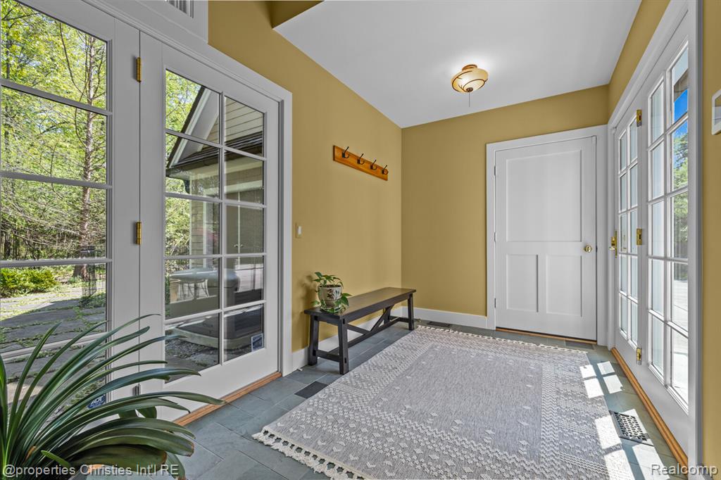 1041 Greentree Road Bloomfield Hills, MI 48304 - Photo 24 of 70