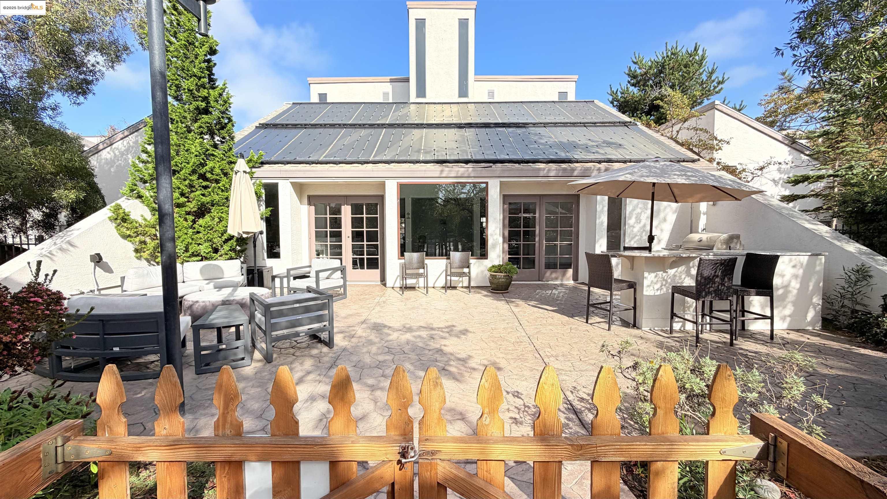 2101 Shore Line Drive, Unit 265 Alameda, CA 94501 - Photo 13 of 34 a view of an outdoor space with seating area