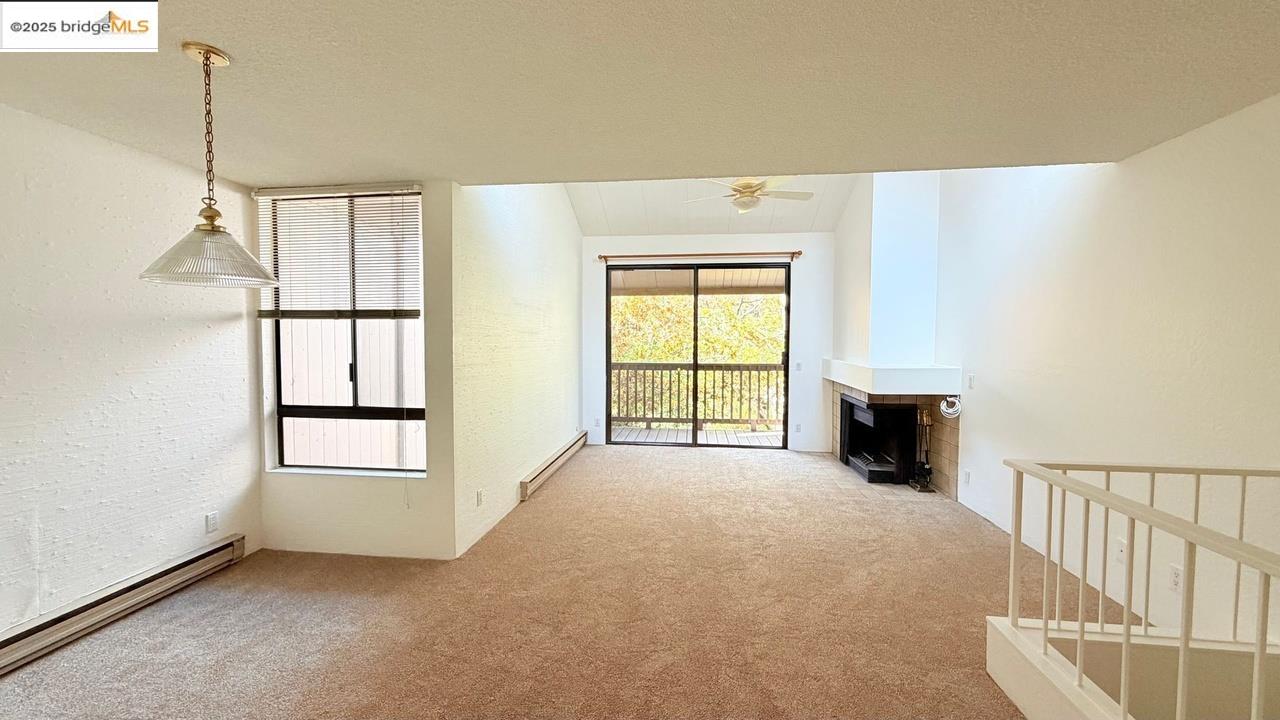 2101 Shore Line Drive, Unit 265 Alameda, CA 94501 - Photo 15 of 34 a view of an empty room with a window