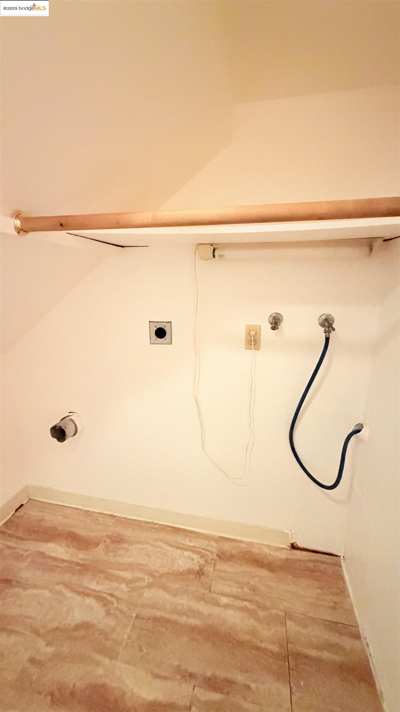 2101 Shore Line Drive, Unit 265 Alameda, CA 94501 - Photo 27 of 34 a view of a walk in closet