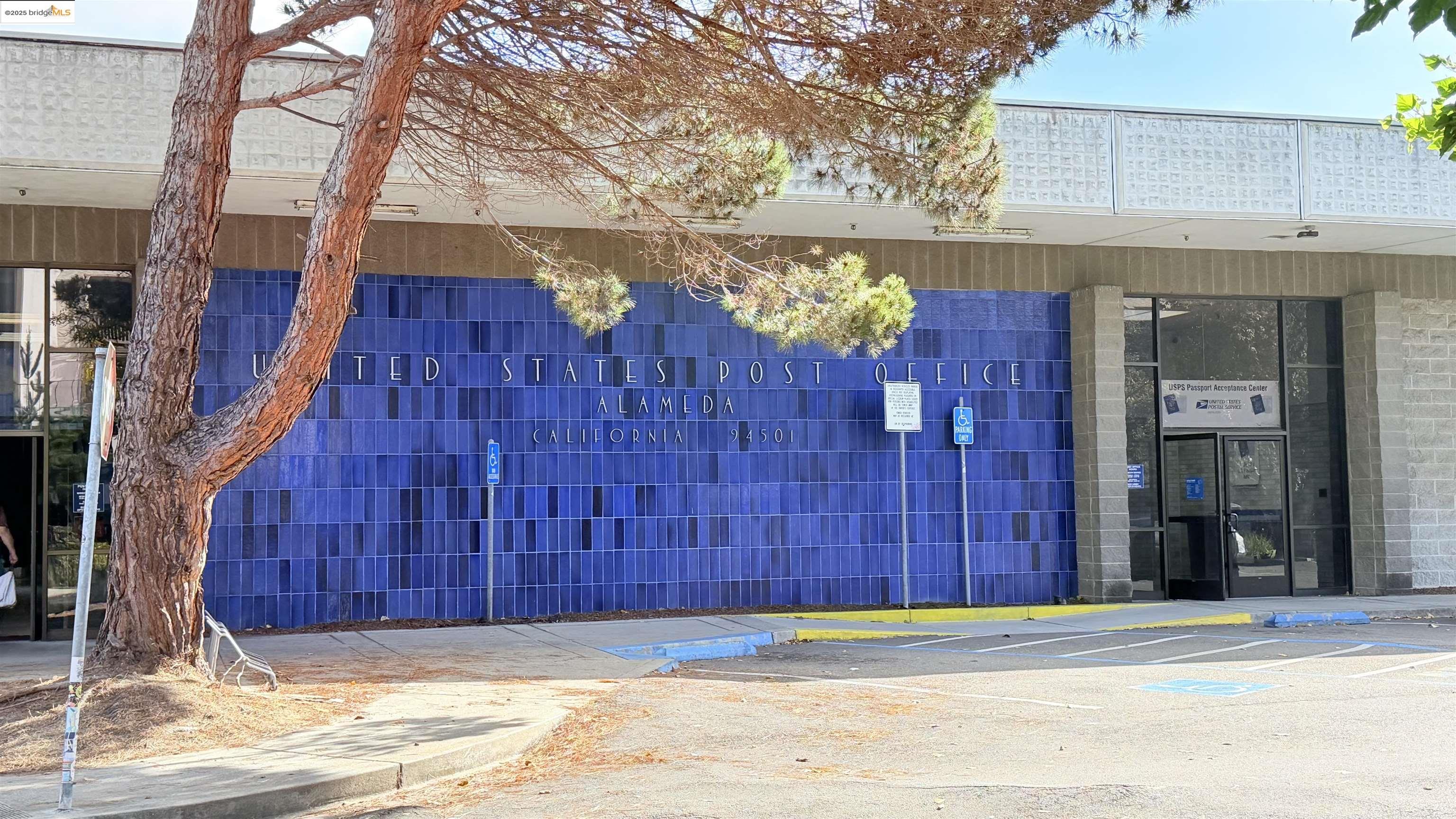 2101 Shore Line Drive, Unit 265 Alameda, CA 94501 - Photo 33 of 34 a view of a brick house with an outdoor space