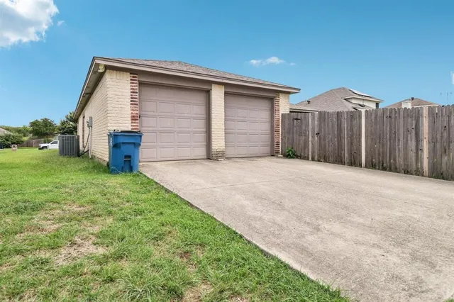$2,300 | 317 Westgate Drive, Aledo, TX 76008