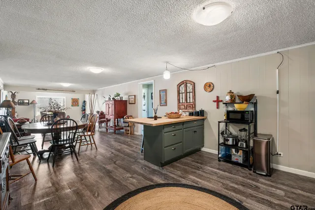 a bed room with a bed and a closet