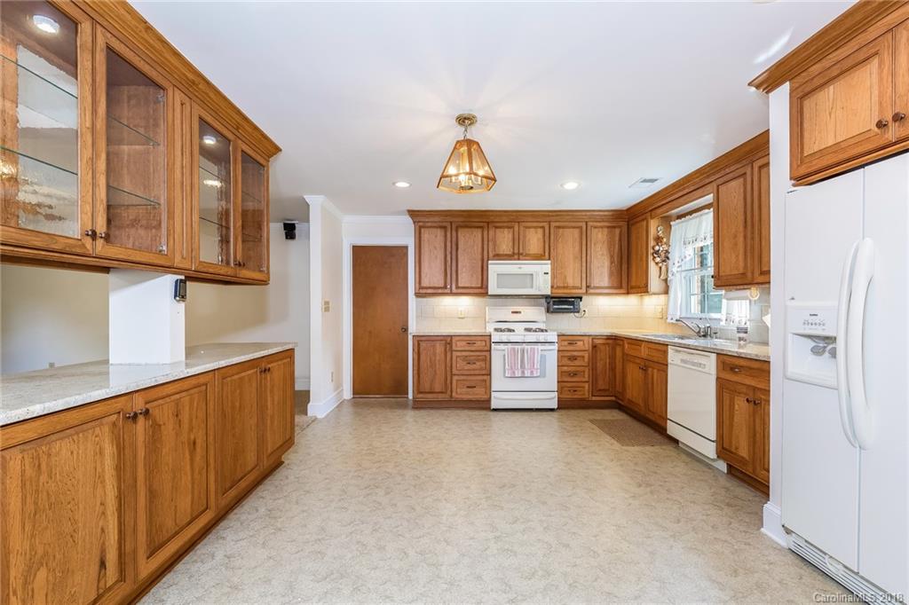 1009 Churchill Road, Unit 8 Davidson, NC 28036 - Photo 5 of 36