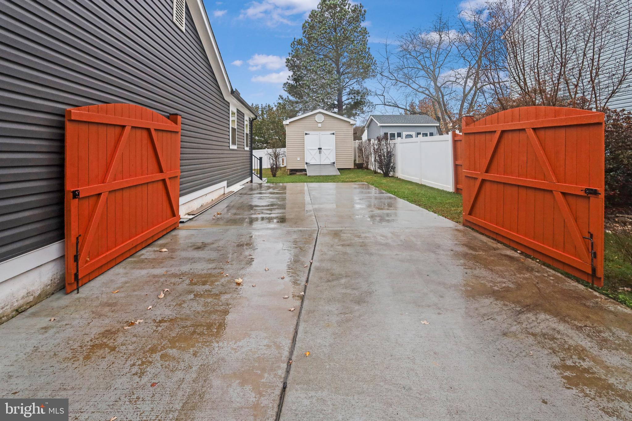 10110 Trinity Lane Manassas, VA 20110 - Photo 31 of 34 Long drive way