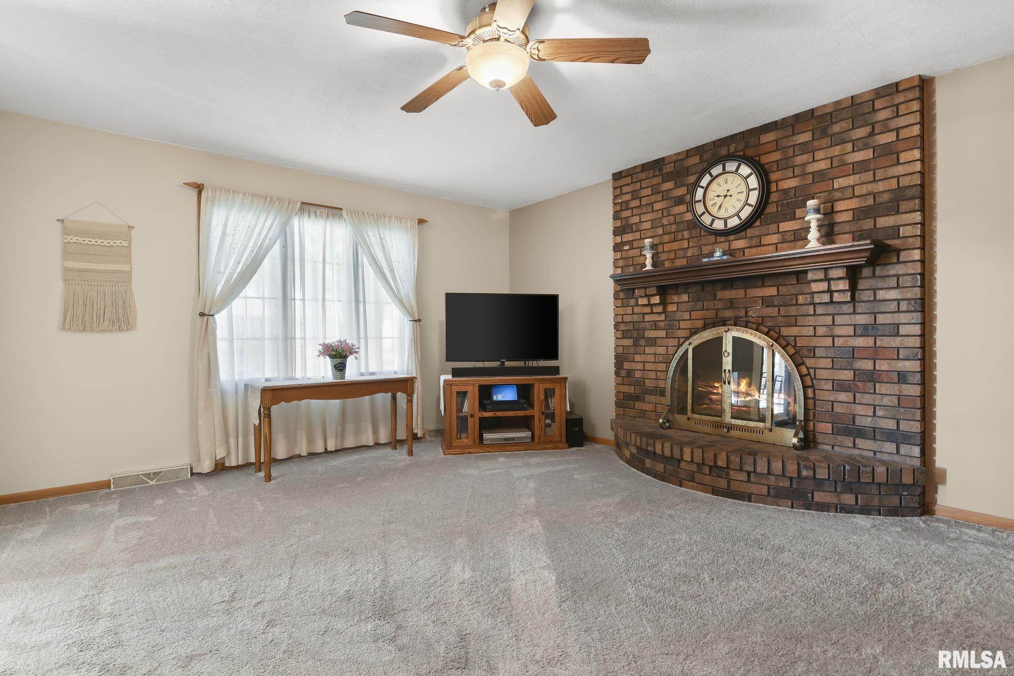 3025 Selkirk Road Springfield, IL 62702 - Photo 6 of 28