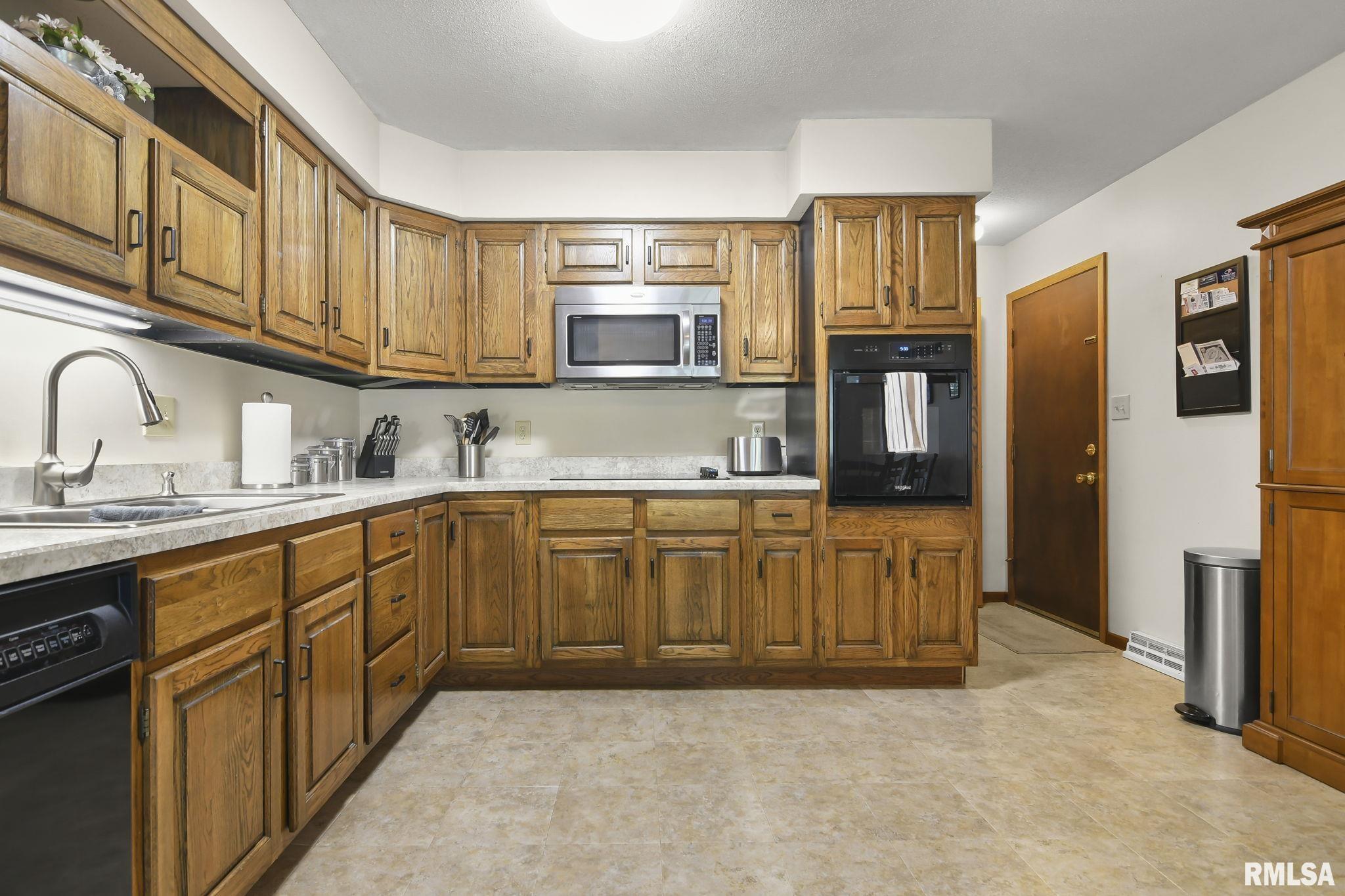 3025 Selkirk Road Springfield, IL 62702 - Photo 8 of 28