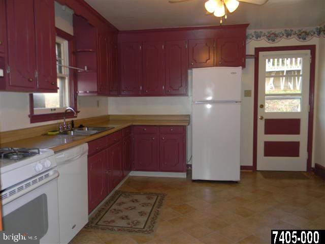 413 Corbin Road York, PA 17403 - Photo 8 of 25