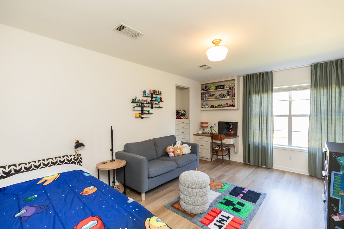1210 Nottingham Lane Beaumont, TX 77706 - Photo 36 of 50 a living room with furniture and a window