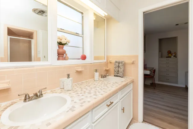 a bathroom with a toilet