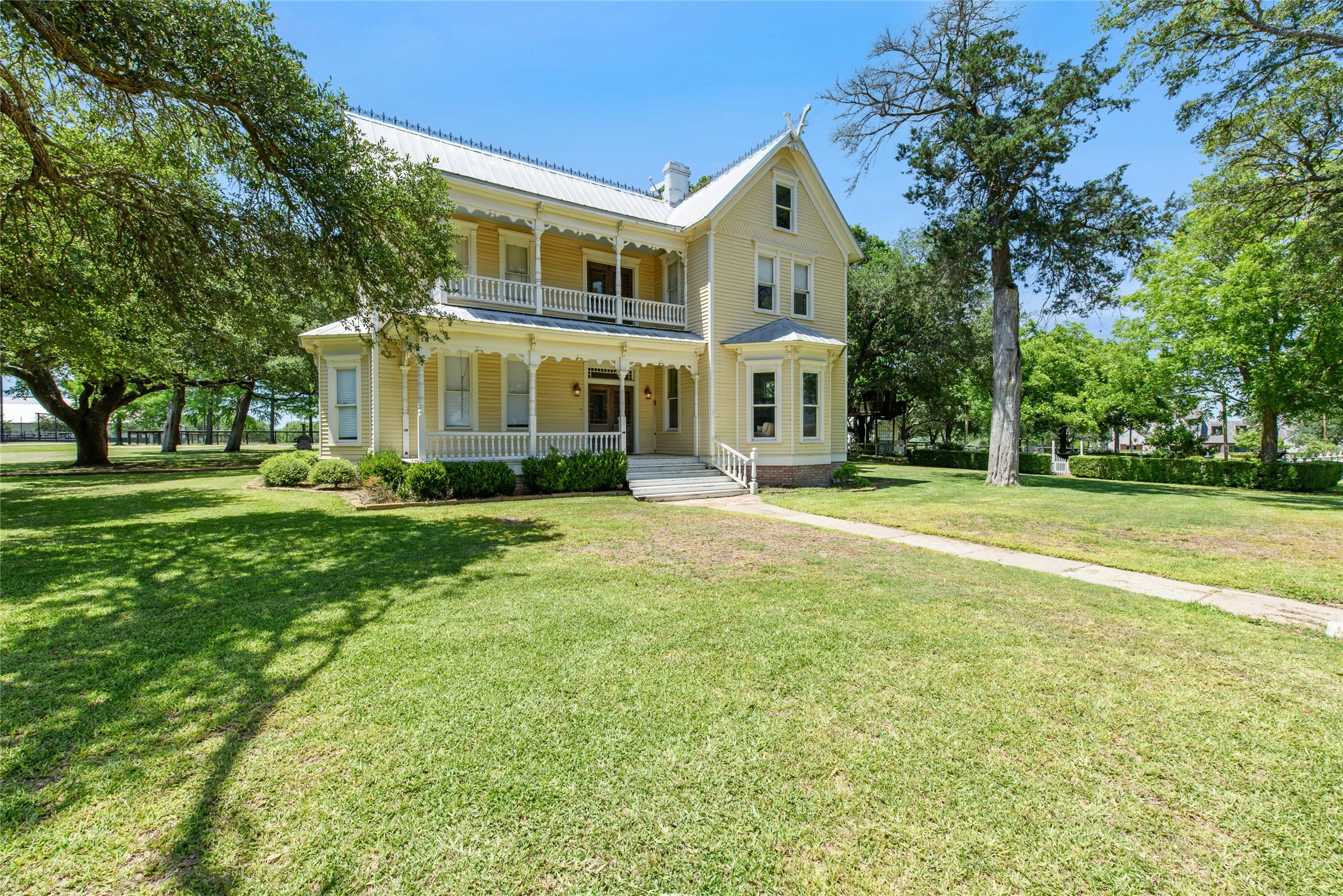 658 Fordtran Road New Ulm, TX 78950 - Photo 37 of 50 a front view of a house with a garden