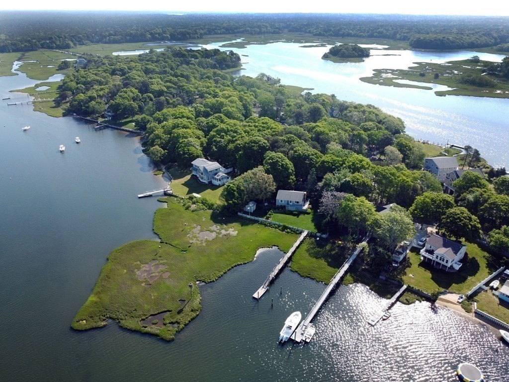 an aerial view of a house having yard