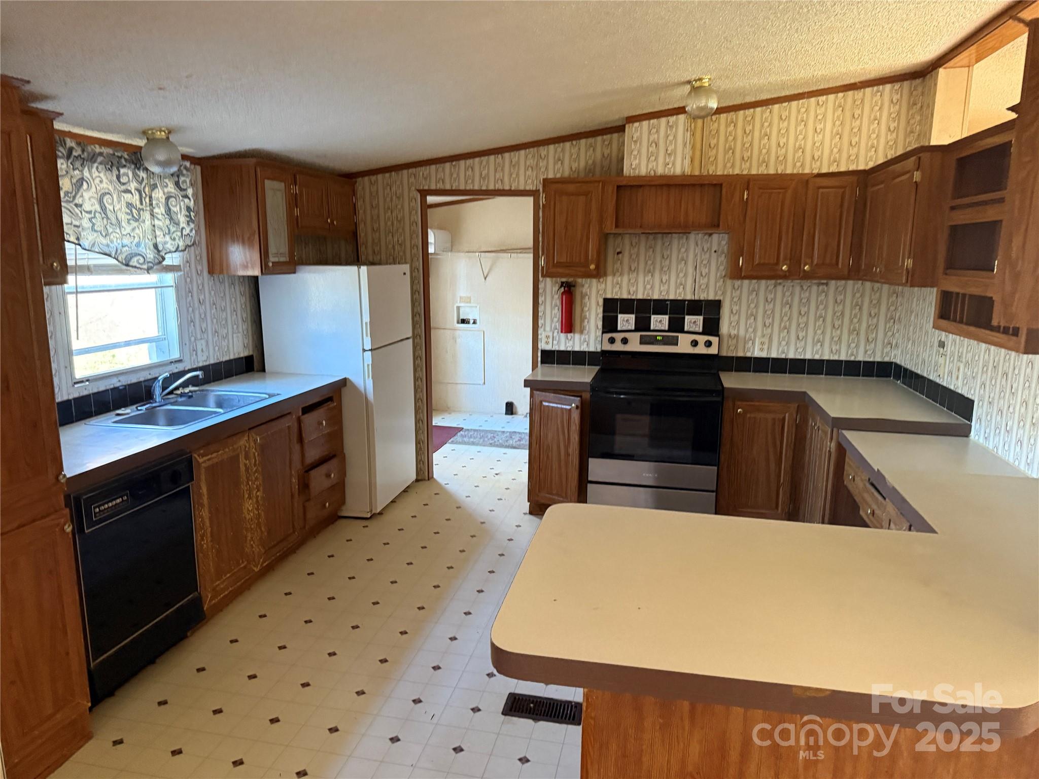 750 Bee Tree Road Swannanoa, NC 28778 - Photo 4 of 16 Gallery Image 4