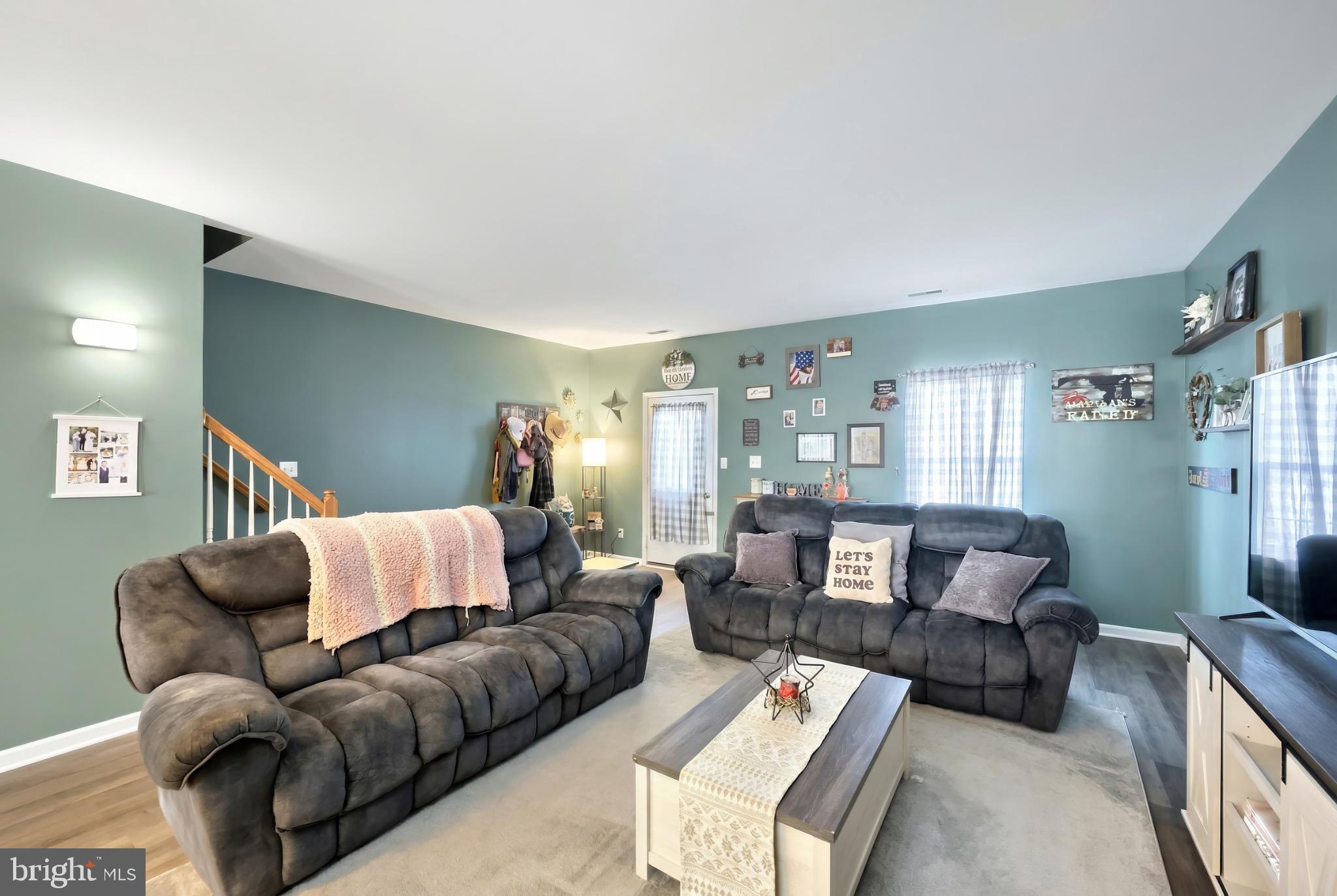 712 Spencer Drive Hanover, PA 17331 - Photo 12 of 23 a living room with furniture