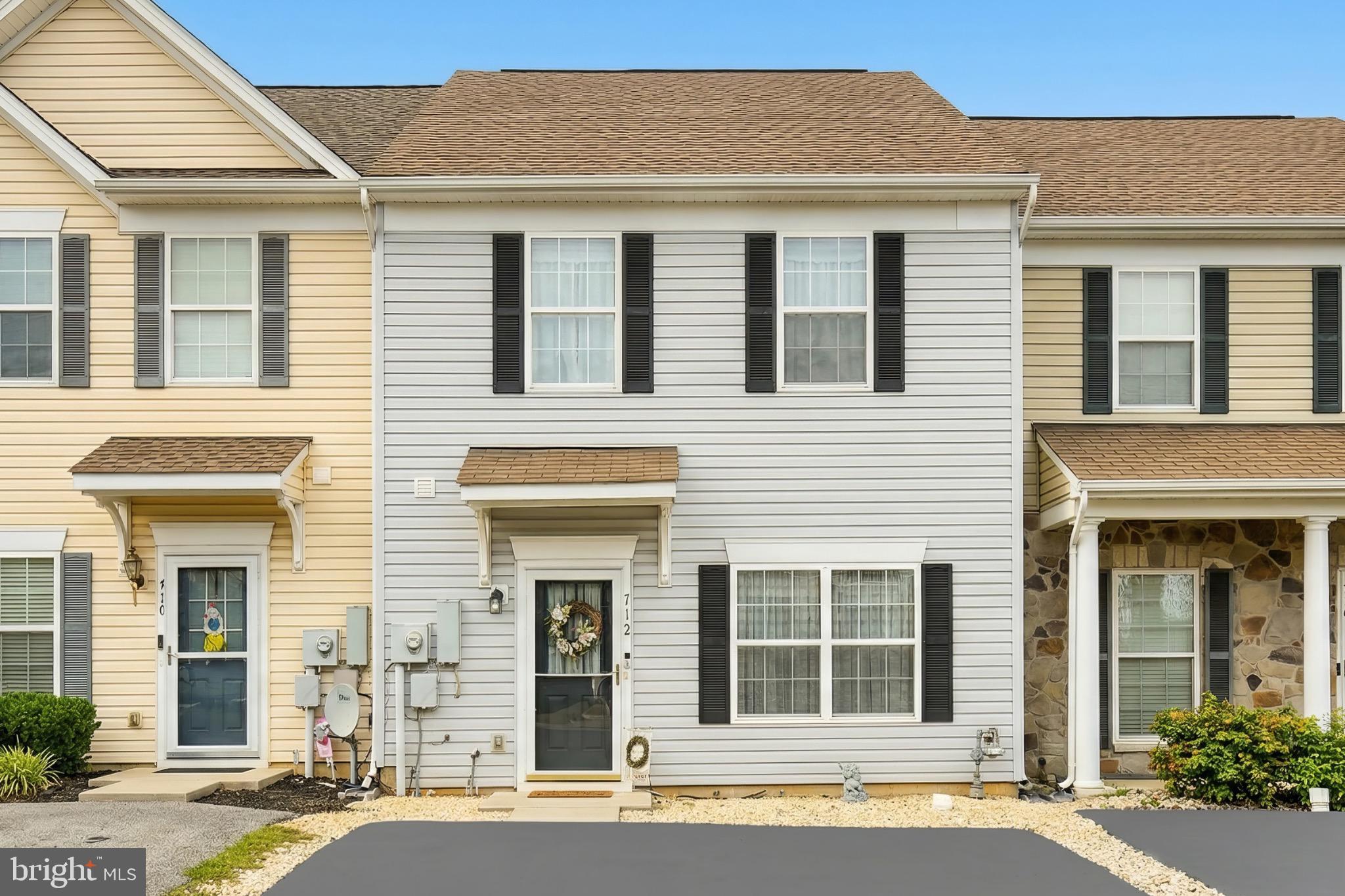 712 Spencer Drive Hanover, PA 17331 - Photo 3 of 23 front view of a house