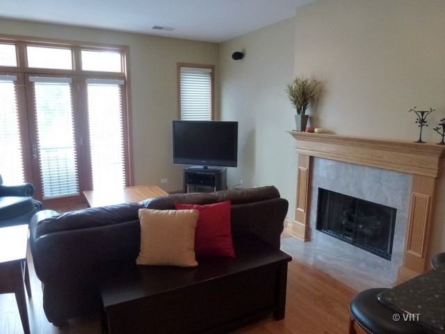 3027 North Racine Avenue, Unit 2 Chicago, IL 60657 - Photo 3 of 7 Gallery Image 3