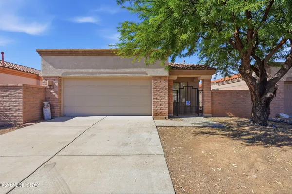$320,000 | 2001 West Amblemorn Drive, Green Valley, AZ 85622