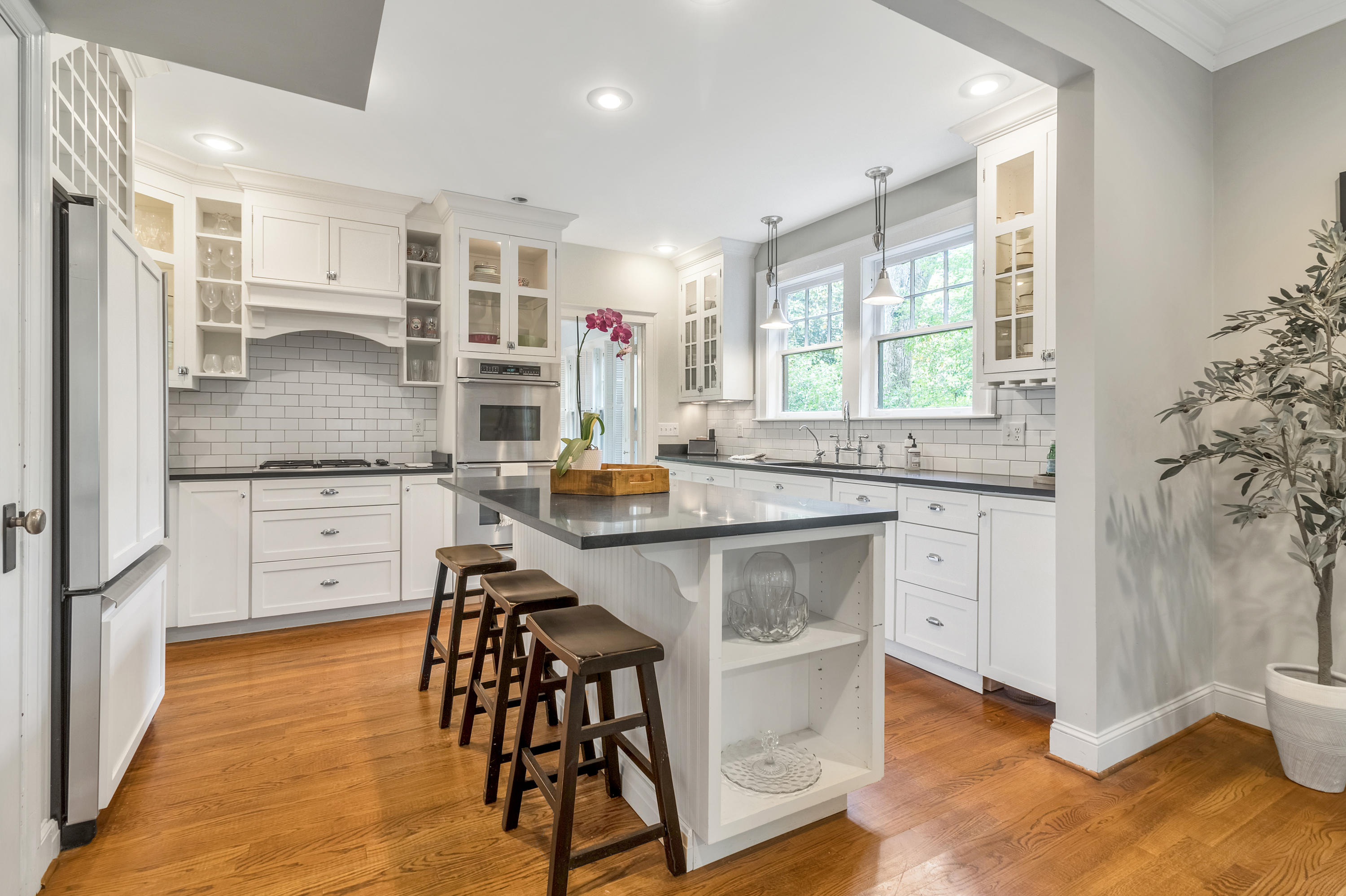 1306 Lawrence Road Chattanooga, TN 37405 - Photo 2 of 34 Charming Kitchen