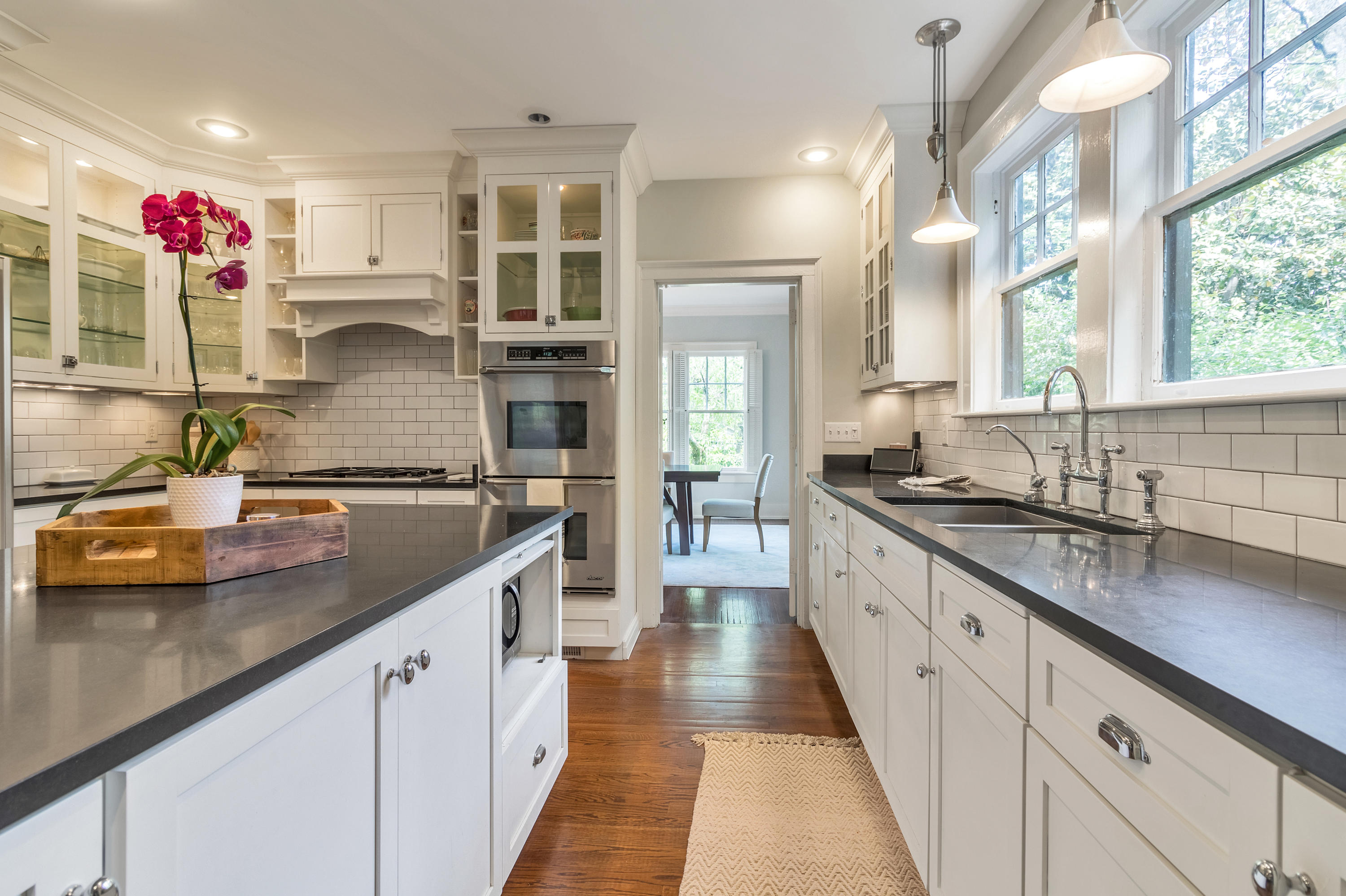 1306 Lawrence Road Chattanooga, TN 37405 - Photo 14 of 34 Updated Custom Kitchen