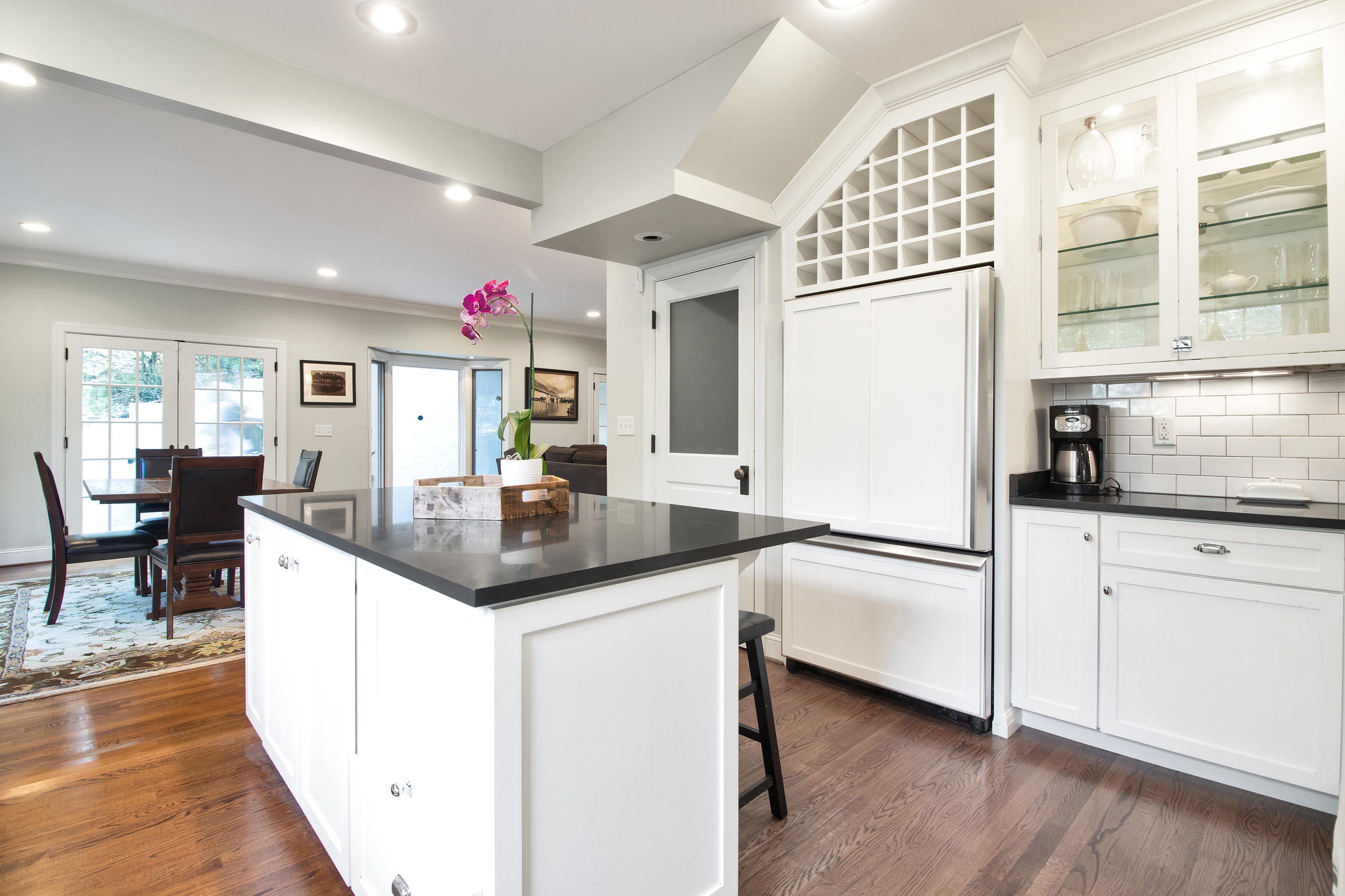 1306 Lawrence Road Chattanooga, TN 37405 - Photo 16 of 34 Custom Cabinetry