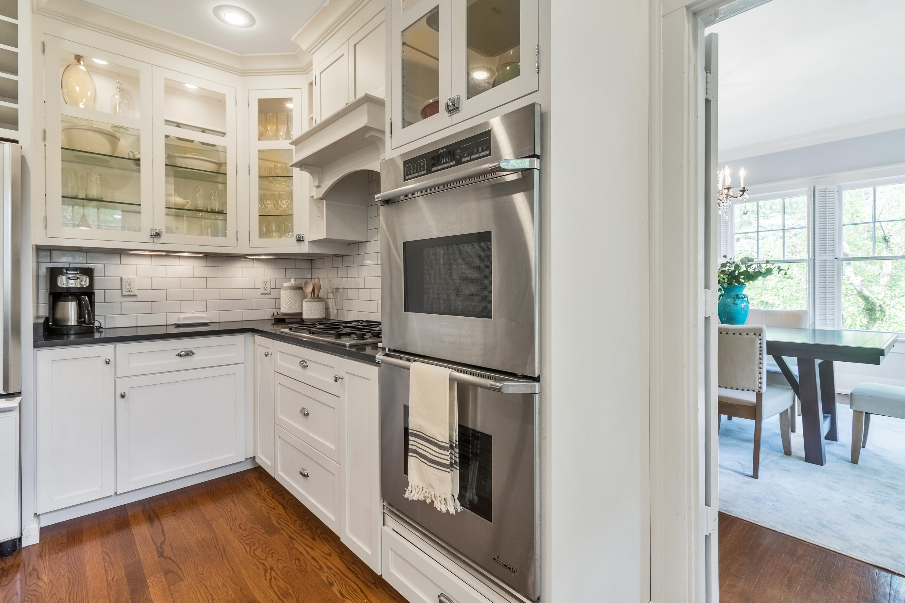 1306 Lawrence Road Chattanooga, TN 37405 - Photo 17 of 34 Beautiful Granite Countertops