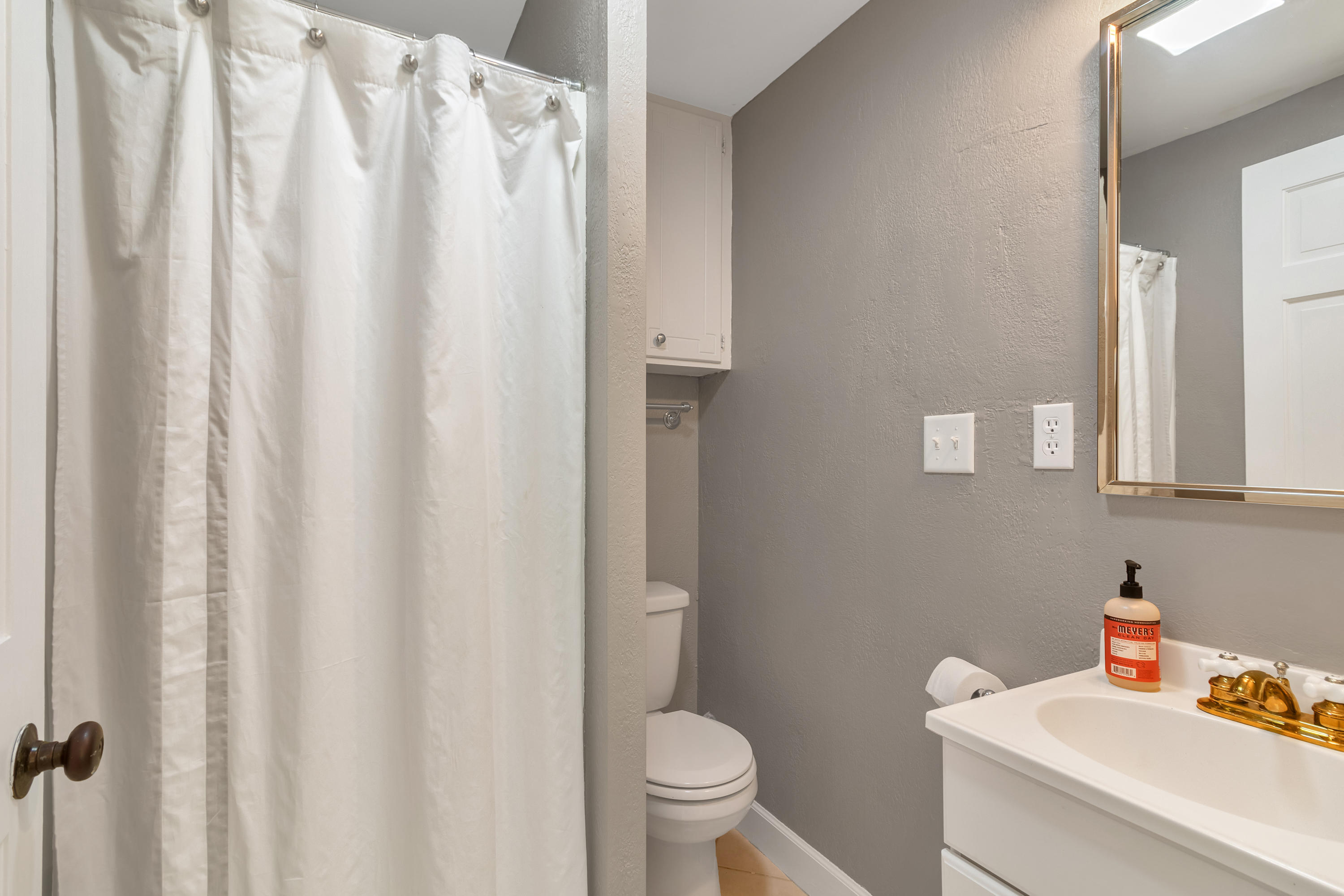 1306 Lawrence Road Chattanooga, TN 37405 - Photo 21 of 34 Additional Full Bath