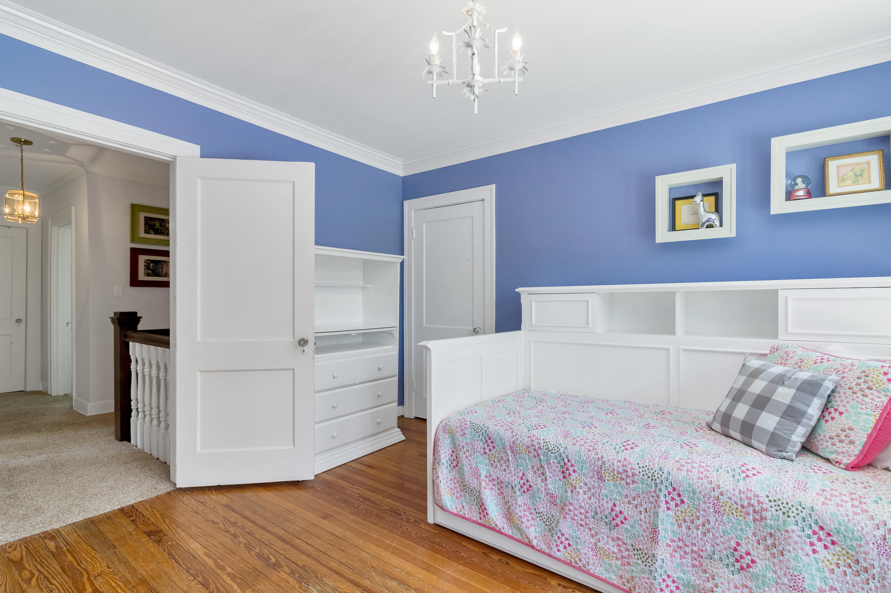1306 Lawrence Road Chattanooga, TN 37405 - Photo 28 of 34 Spacious Rooms Throughout