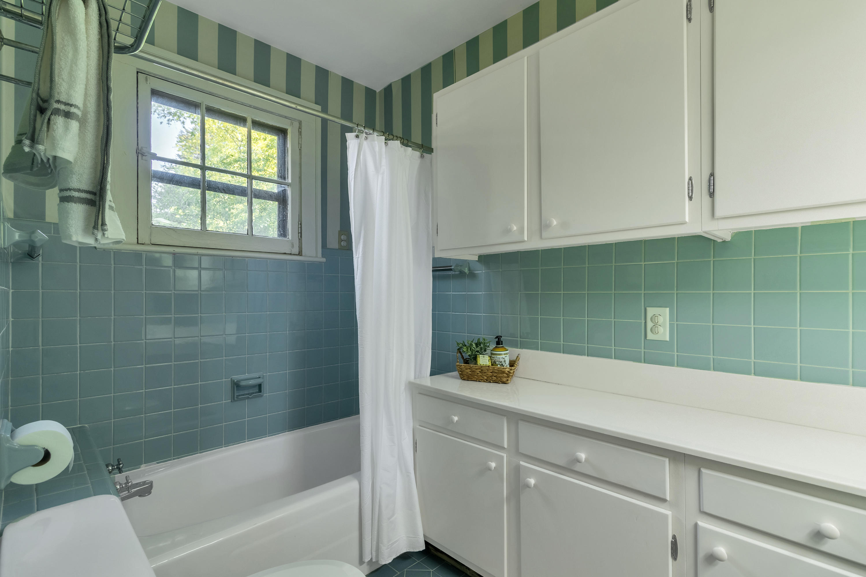 1306 Lawrence Road Chattanooga, TN 37405 - Photo 30 of 34 Additional Full Bath