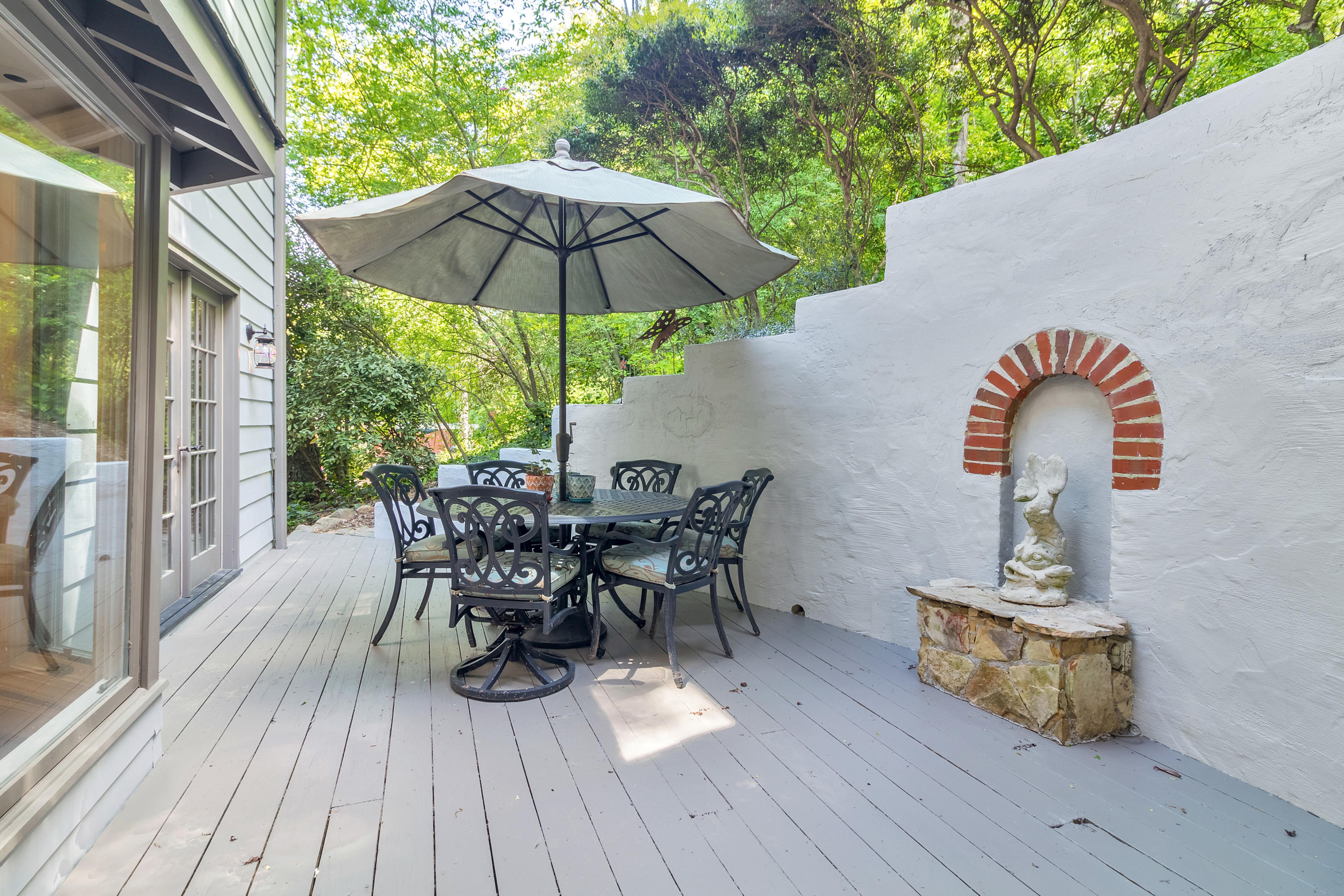 1306 Lawrence Road Chattanooga, TN 37405 - Photo 32 of 34 Great Entertaining Space