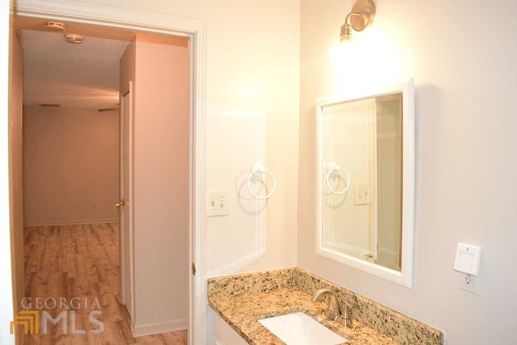 672 Andrew Bailey Road Sharpsburg, GA 30277 - Photo 17 of 34 a bathroom with a tub