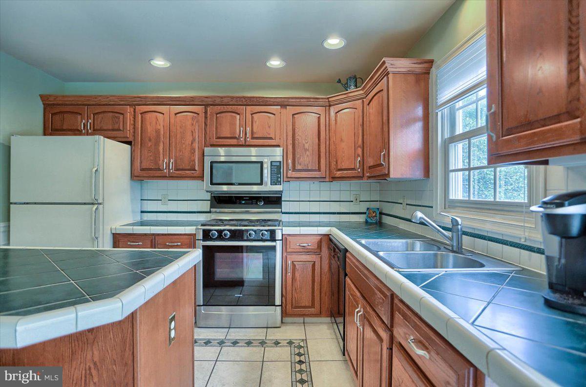 6405 Churchill Road Harrisburg, PA 17111 - Photo 12 of 43