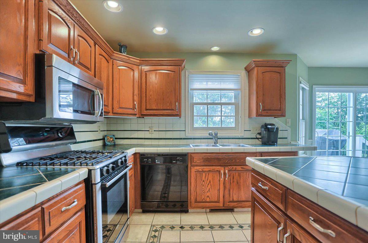 6405 Churchill Road Harrisburg, PA 17111 - Photo 13 of 43