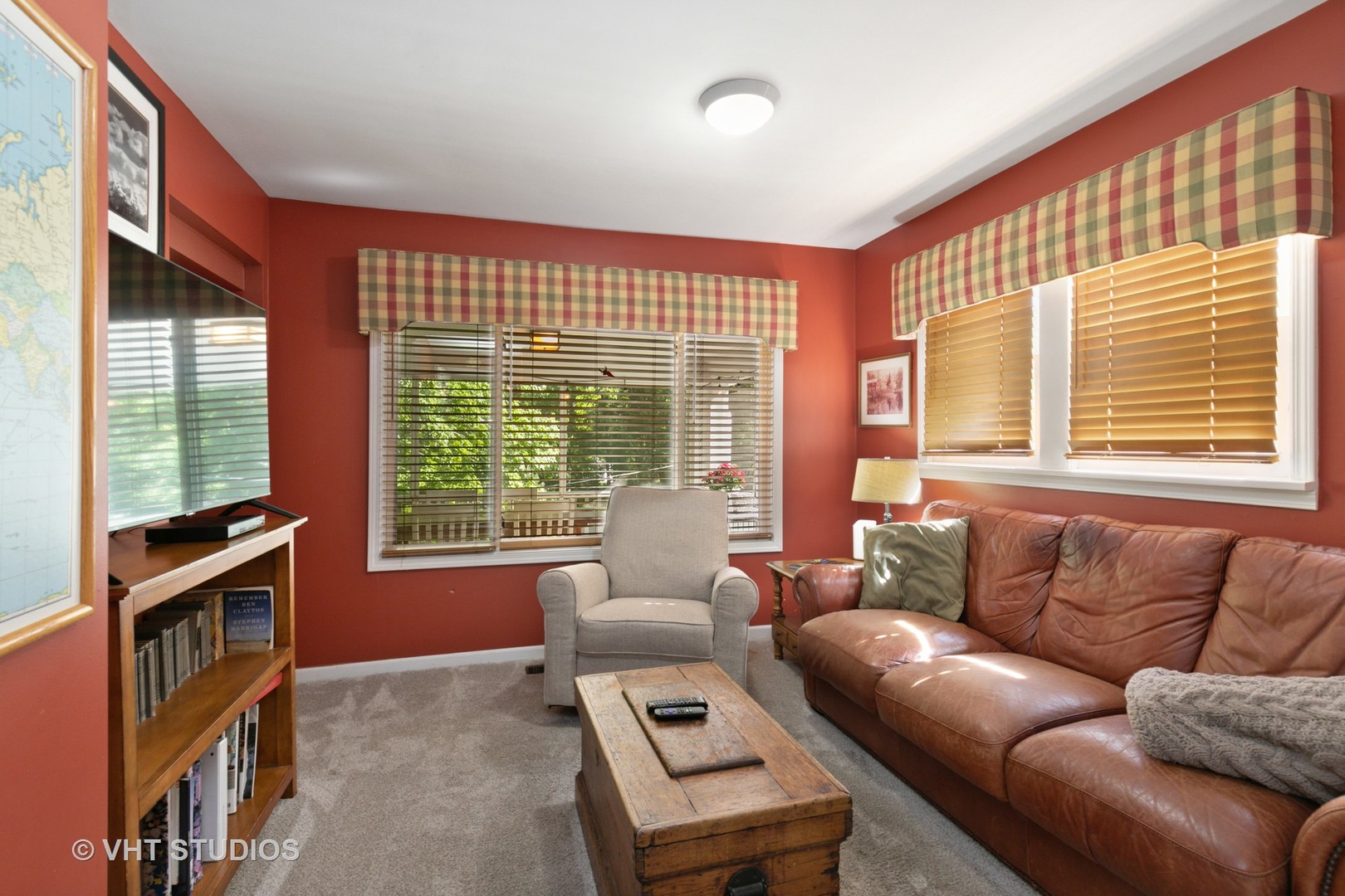 804 Murray Road Tower Lakes, IL 60010 - Photo 17 of 44 a living room with furniture and a large window